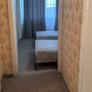 Гостиница Дружба Абакан Трехместный стандарт (2 комнаты, 3 кровати)-5