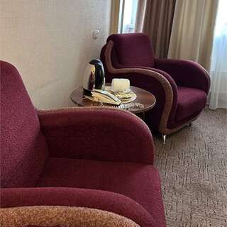 Гостиница Дружба Абакан Семейный (2 комнаты, 1 двуспальная кровать + 1 односпальная кровать)-7