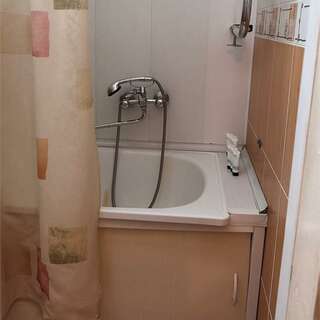 Гостиница Дружба Абакан Семейный (2 комнаты, 1 двуспальная кровать + 1 односпальная кровать)-1