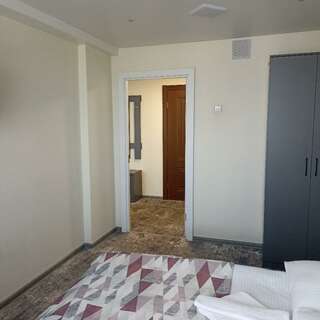 Гостиница Дружба Абакан Двухместный улучшенный второй категории (2 комнаты, 2 кровати)-6