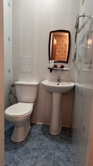 Гостиница Дружба Абакан 3-местный 2-комнатный номер стандарт с 3 односпальными кроватями-4