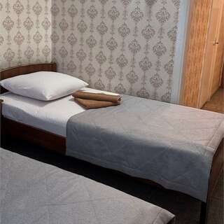 Гостиница Дружба Абакан Трехместный стандарт (2 комнаты, 3 кровати)-3