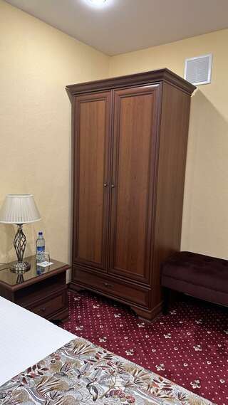 Гостиница Дружба Абакан 2-комнатный номер люкс с 1 двуспальной кроватью-11