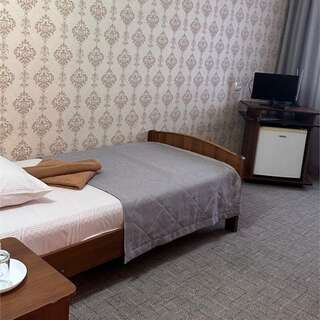Гостиница Дружба Абакан Трехместный стандарт (2 комнаты, 3 кровати)-10