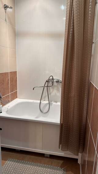 Гостиница Дружба Абакан 2-комнатный номер полулюкс с 1 двуспальной кроватью-4