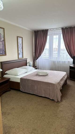 Гостиница Дружба Абакан 2-комнатный номер полулюкс с 1 двуспальной кроватью-1